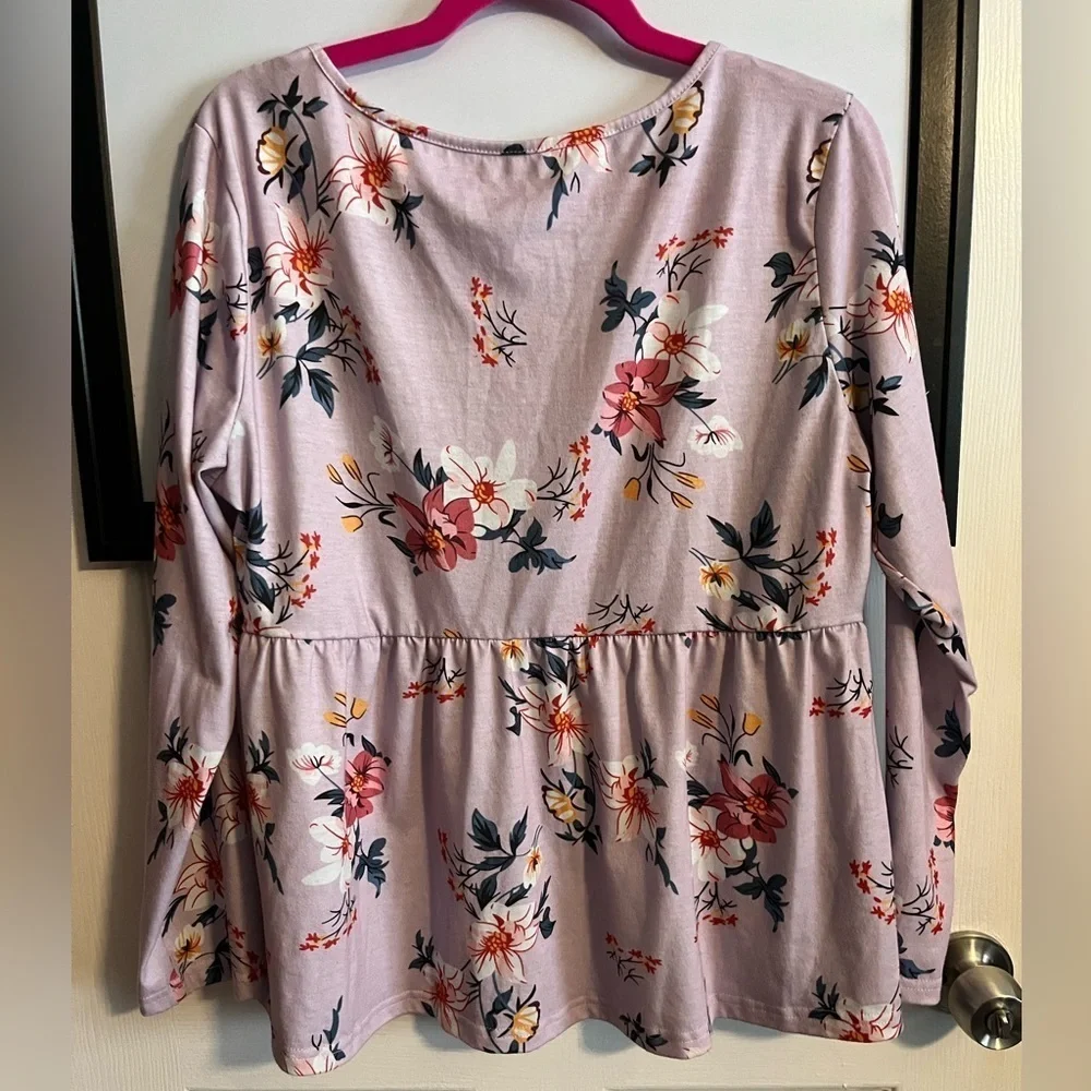 SHEIN Plus Sized Floral Blouse - Picture 3 of 4